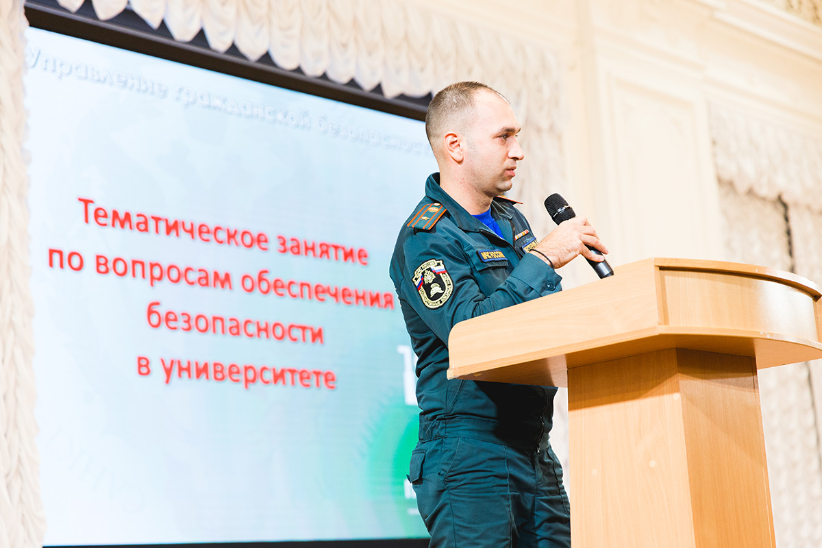 Месячник безопасности был проведен сотрудниками МЧС Санкт-Петербурга в одном из старейших ВУЗов города